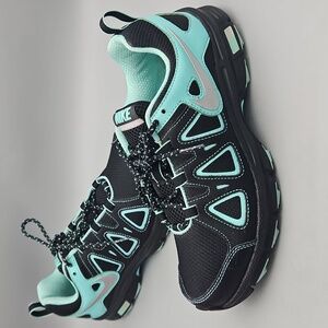 Nike Alvord 10 Black Green Sneakers Shoes Women 8.5